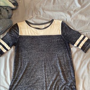 Flowy mid sleeve shirt